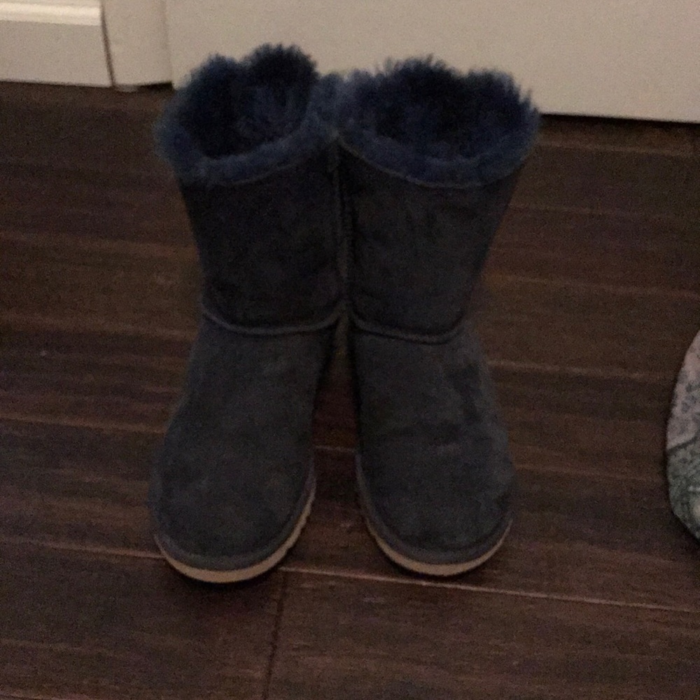 Uggs - Picture 2 of 2